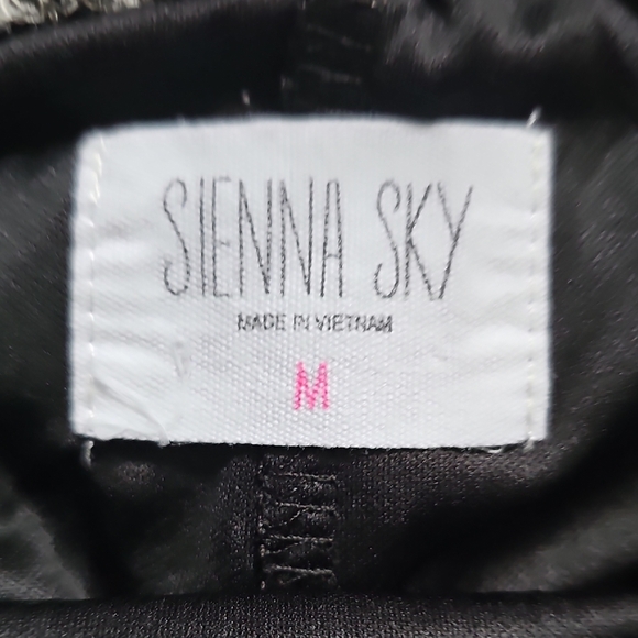 Sienna Sky Women's Black and Gray Lined Ruffle With Pockets Skirt Med Like New - Picture 8 of 12